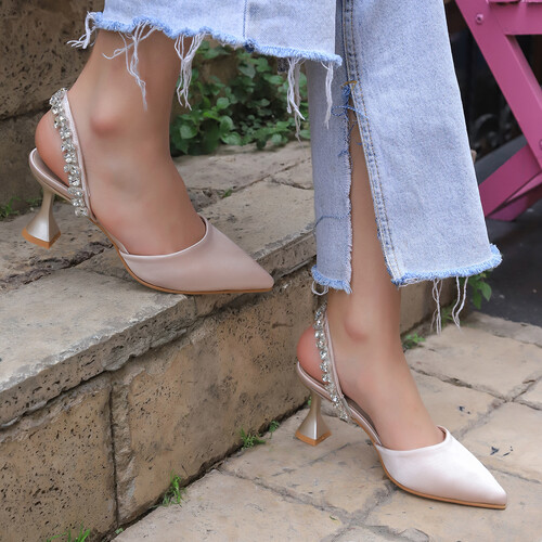 Trendbu Ayakkabı - Kadın Bej Saten Taşlı Topuklu Ayakkabı