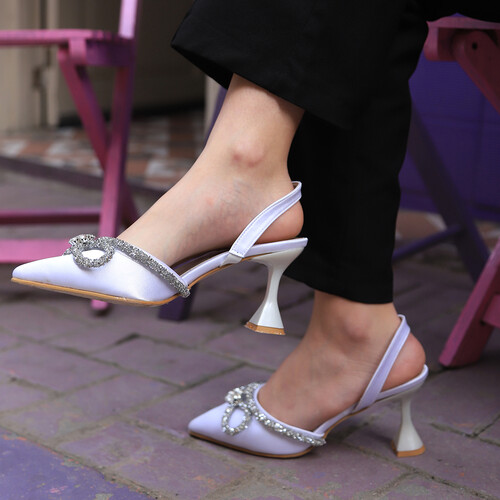 Kadın Beyaz Saten Fiyonk Taşlı Topuklu Ayakkabı - Thumbnail