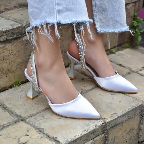 Trendbu Ayakkabı - Kadın Beyaz Saten Taşlı Topuklu Ayakkabı