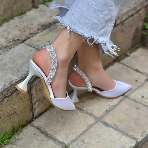 Kadın Beyaz Saten Taşlı Topuklu Ayakkabı - Thumbnail