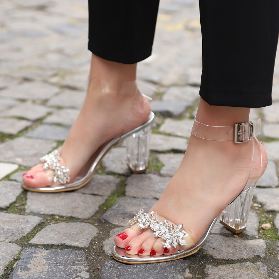 Kadın Gümüş Şeffaf Taşlı Topuklu Ayakkabı 