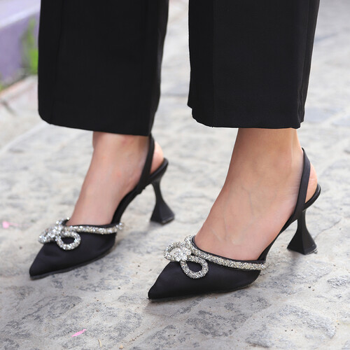 Trendbu Ayakkabı - Kadın Siyah Saten Fiyonk Taşlı Topuklu Ayakkabı