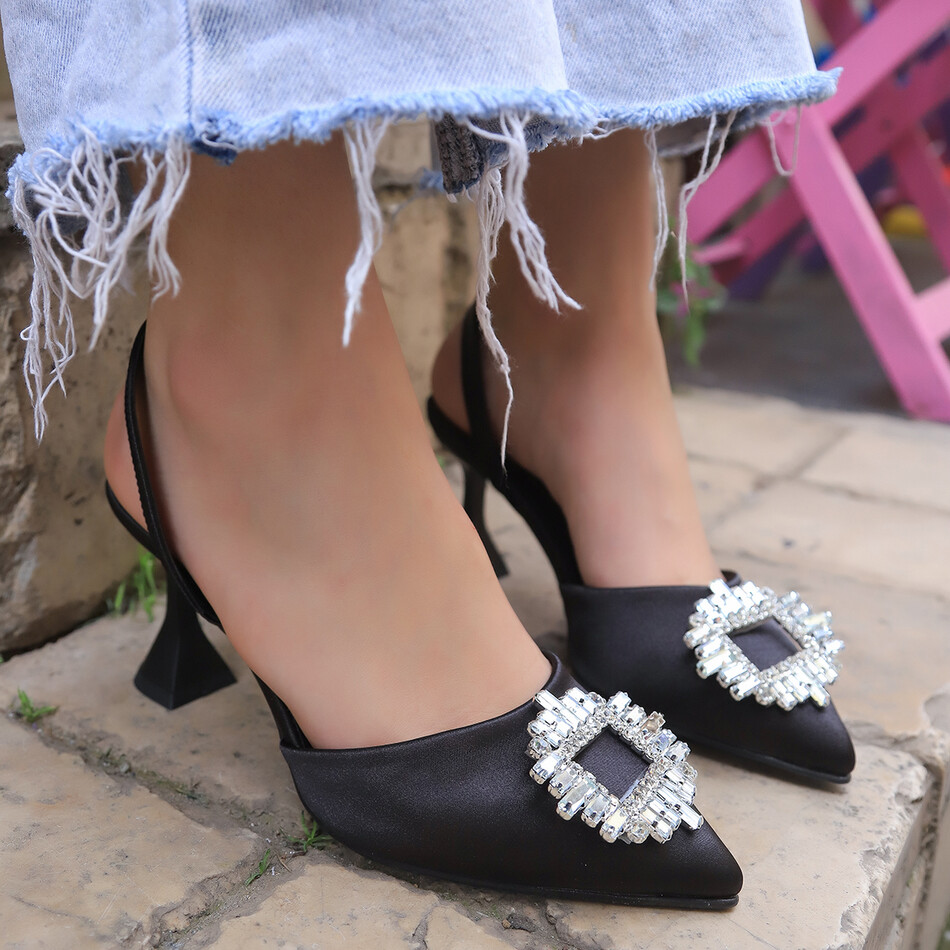 Kadın Siyah Saten Kare Taşlı Topuklu Ayakkabı