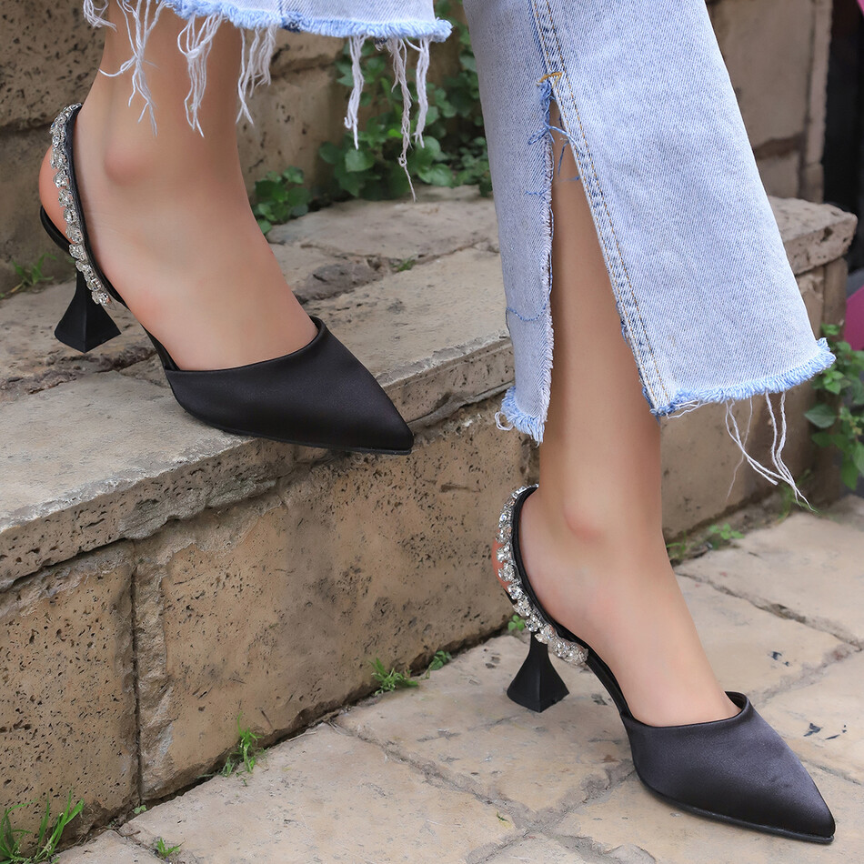 Kadın Siyah Saten Taşlı Topuklu Ayakkabı
